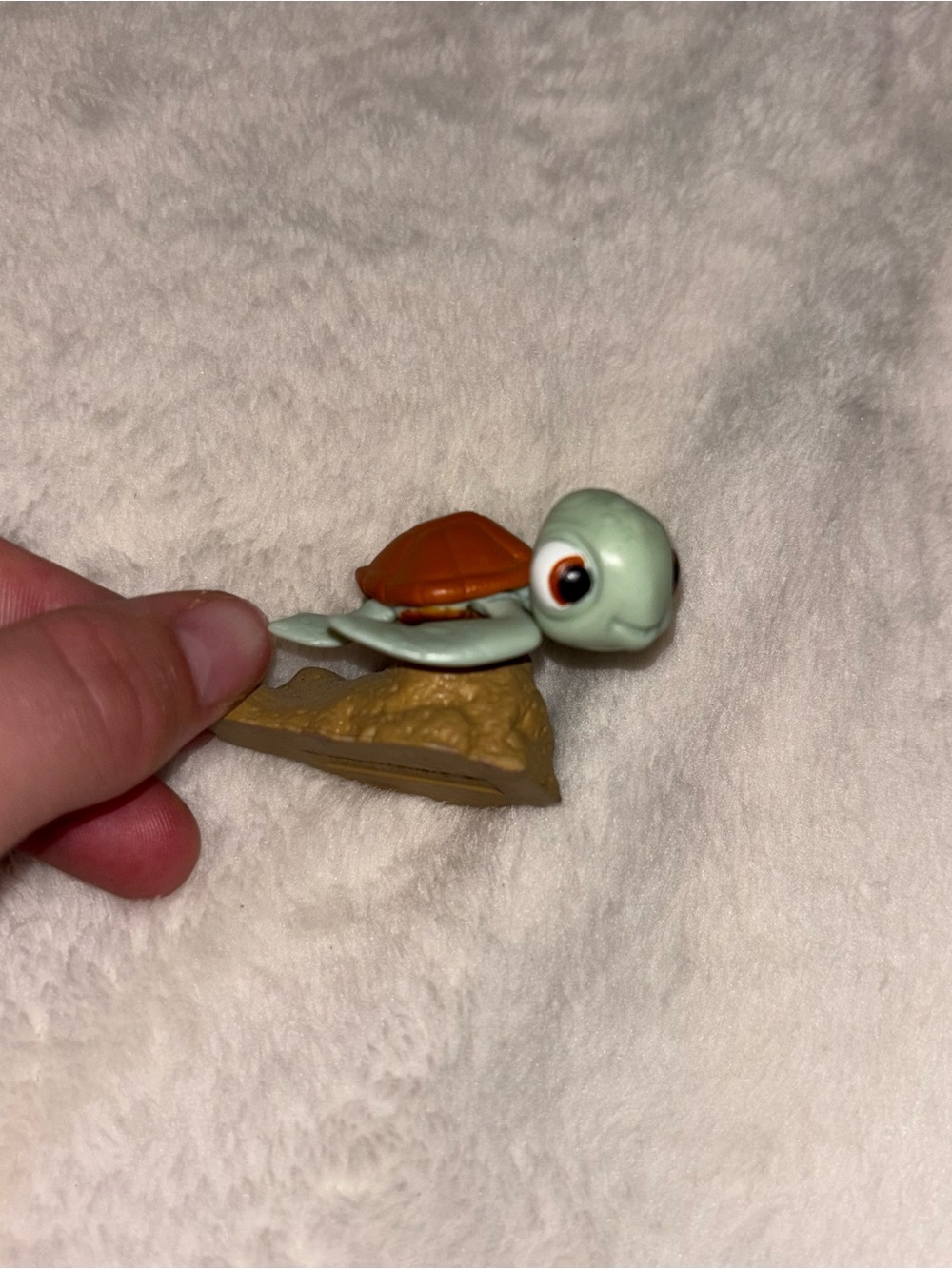 Disney Pixar Finding Nemo Squirt Turtle PVC Mini Figure Rock Base